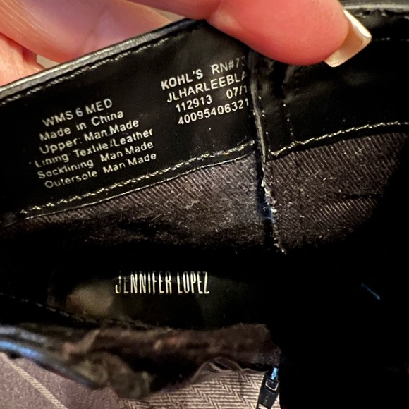 JLo Harlee mid ankle boot. black leather. size 6. USED. wear&tear visible. - Picture 2 of 5